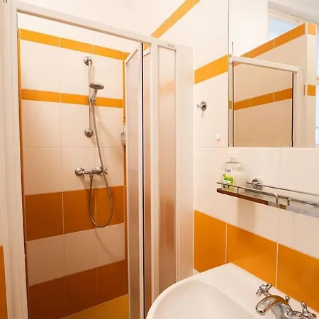 Cozygem Apt 2 Mins Walk Charles Bridge Praha