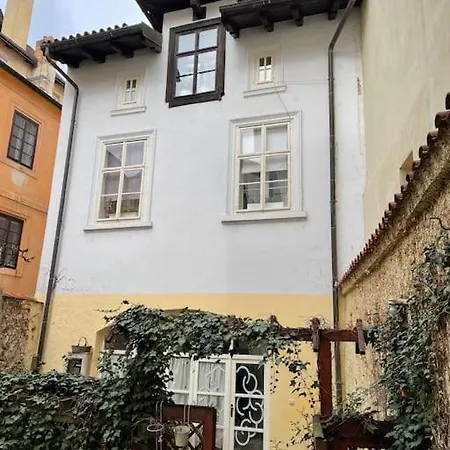 Apartmán Cozygem Apt 2 Mins Walk Charles Bridge *